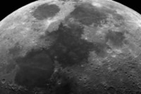 Luz verde aparece na Lua e deixa astrônomos intrigados