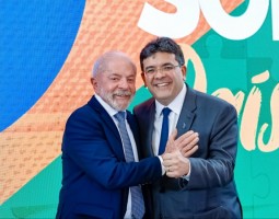 Em reunião com Lula, Rafael Fonteles defende medidas emergenciais e flexibilização fiscal para preservar empregos diante do tarifaço