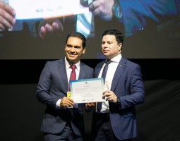 Prefeito de Uruçuí recebe homenagem do TJ durante Congresso das Cidades em Teresina