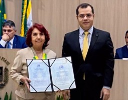 Presidente da APL, Fides Angélica, recebe Colar do Mérito do TCE-PI