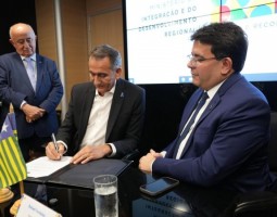 Governador e ministros autorizam construção da Adutora de Jaicós e acompanham obras da Barragem Nova Algodões nesta quinta (26)