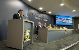 Educador recebe título e lança livro em Teresina