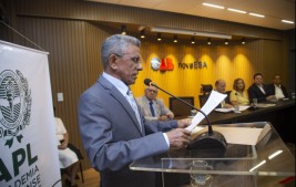 APL presta homenagem póstuma a Celso Barros