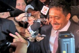 DEPUTADO TIRIRICA 100 PARES DE SAPATOS