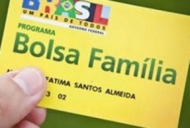 Estudantes cadastrados no Bolsa família repetem menos de ano, revela pesquisa