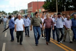 O governador Wilson Martins inaugurou, na tarde desta segunda-feira (17), obras de pavimentação asfá