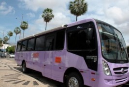 Wilson empossa coordenadora e entrega ônibus