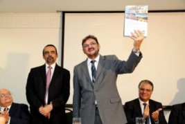 Wilson entrega Plano de Desenvolvimento aos piauienses