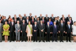 Foto oficial da presidenta Dilma com o vice Michel Temer e os novos ministros empossados
