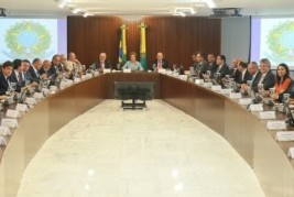 Governadores de 16 Estados defendem legalidade e repudiam processo de impeachment em curso