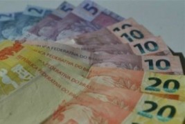 Consumidores realizam curso online de educação financeira