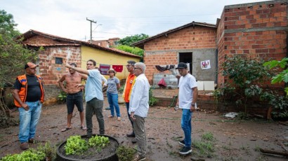 Prefeito acompanha atendimento da Sasc e Defesa Civil a famílias afetadas pelas chuvas na região do Vão Seco