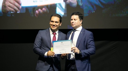 Prefeito de Uruçuí recebe homenagem do TJ durante Congresso das Cidades em Teresina