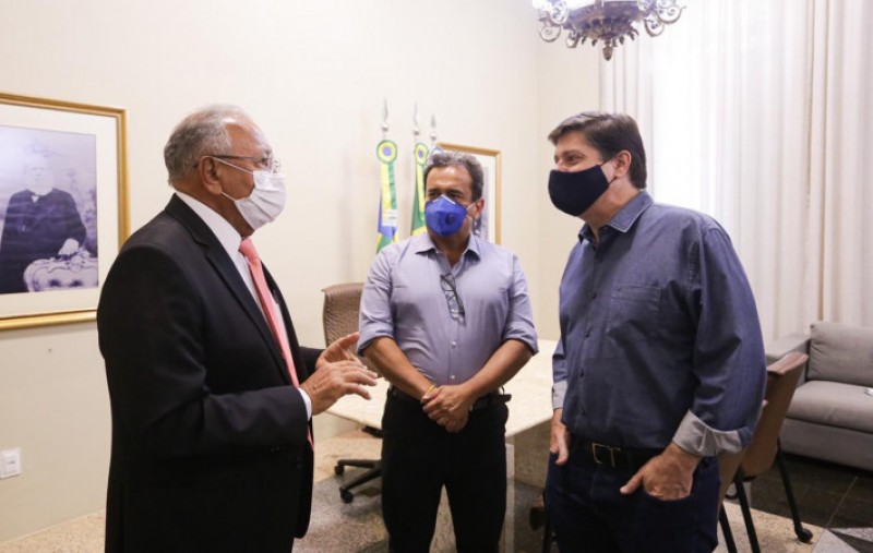 Baleia Rossi e Rodrigo Maia visitam Piauí