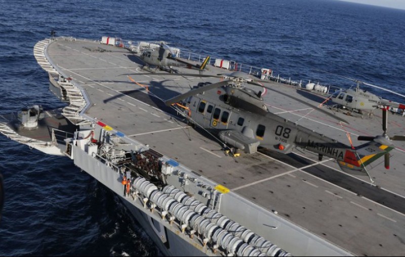 Forças Armadas realizam exercícios integrados com uso do maior navio do Brasil