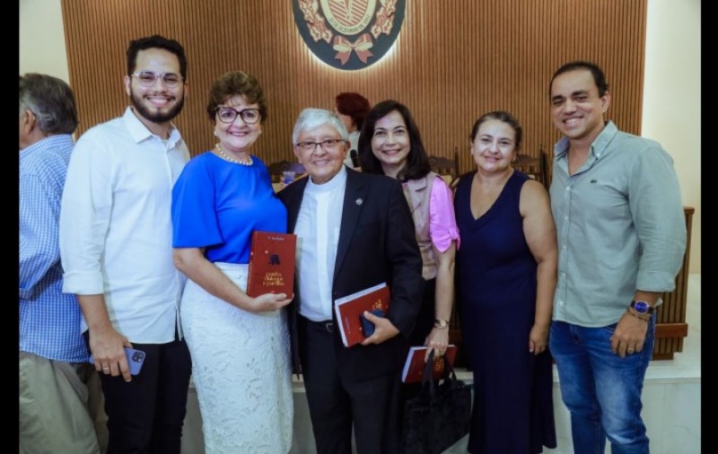 Acadêmico Pe. Tony Batista lança livro com concerto