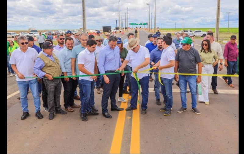 Governador inaugura e anuncia novas obras em Currais e Bom Jesus