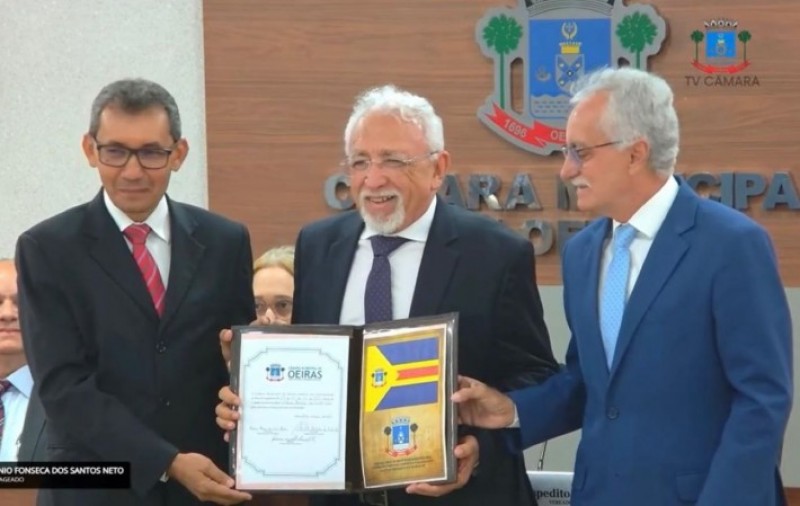 Fonseca Neto recebe título de cidadão oeirense