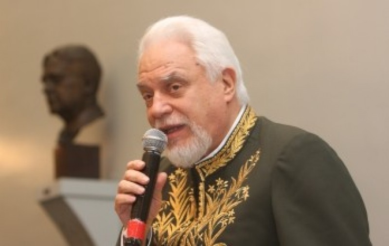 https://www.academia.org.br/noticias/abertas-inscricoes-para-sucessao-de-cicero-sandroni