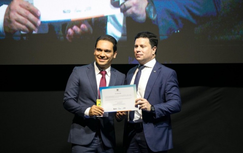 Prefeito de Uruçuí recebe homenagem do TJ durante Congresso das Cidades em Teresina