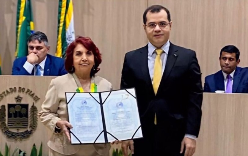 Presidente da APL, Fides Angélica, recebe Colar do Mérito do TCE-PI