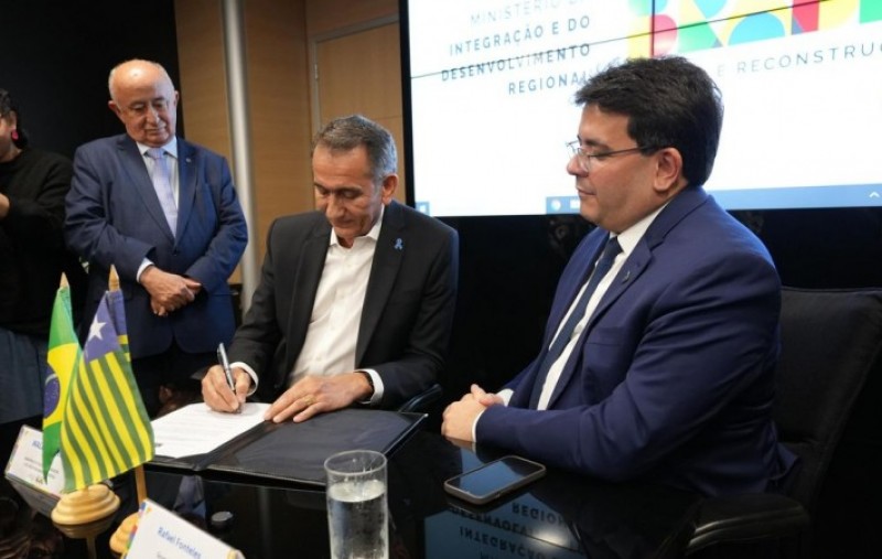 Governador e ministros autorizam construção da Adutora de Jaicós e acompanham obras da Barragem Nova Algodões nesta quinta (26)